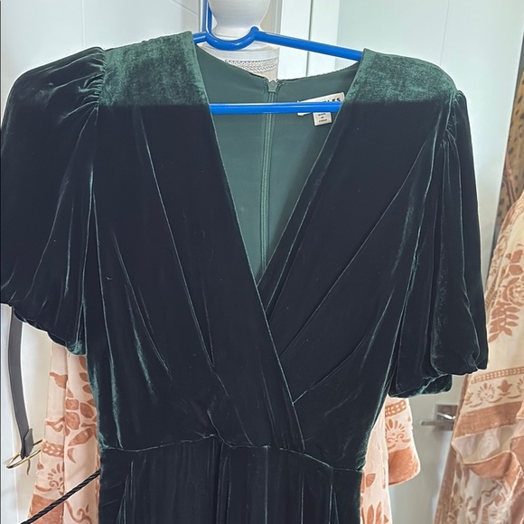 Elegant Dark Green Velvet Dress - Picture 6 of 10